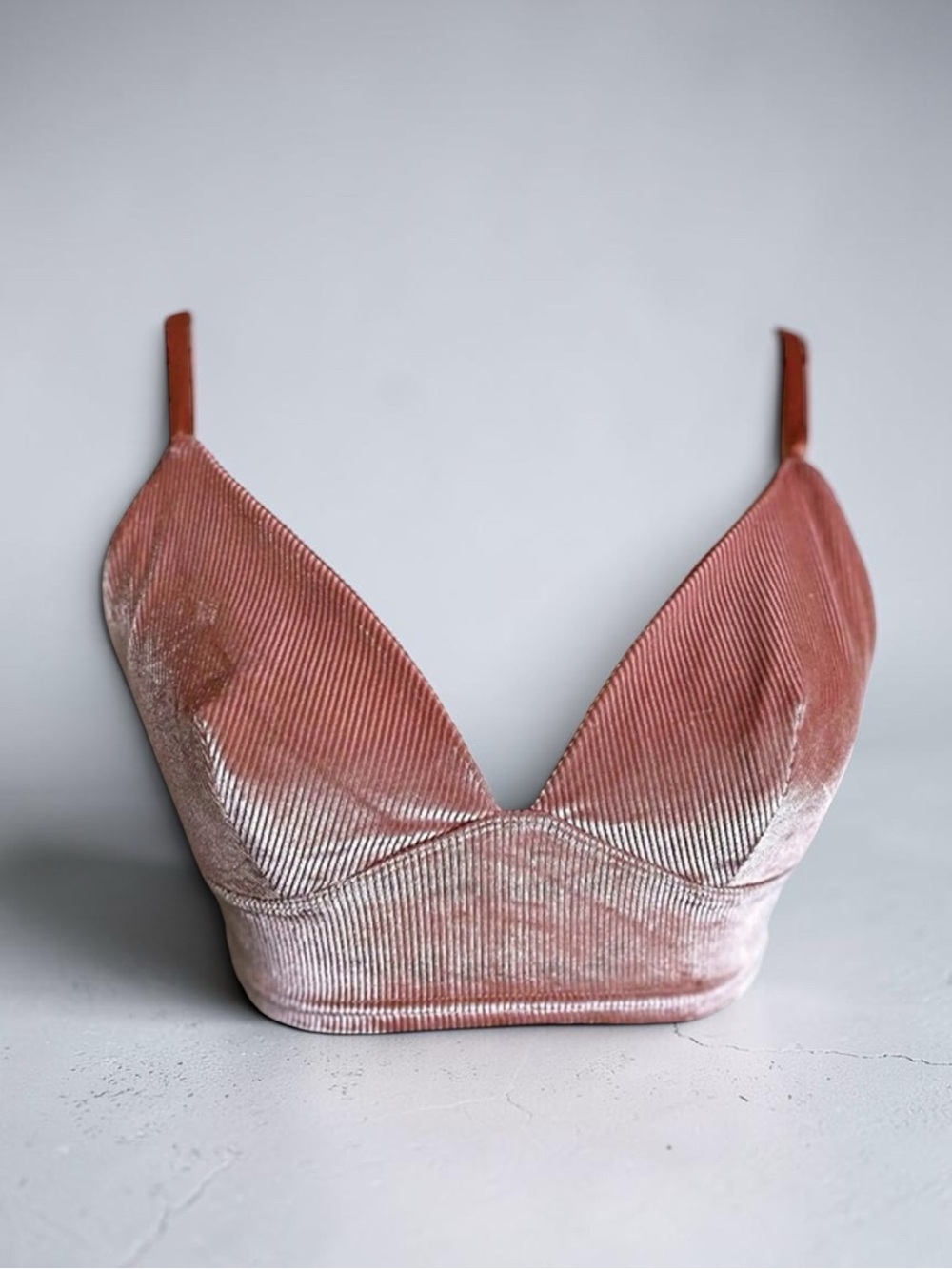 ✨Victoria’s Secret✨
Velvet Bralette in Cafe Créme/Apricot